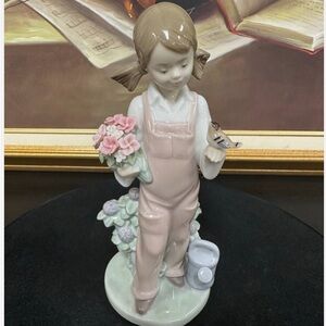 Lladro Figurine of Girl with Flowers